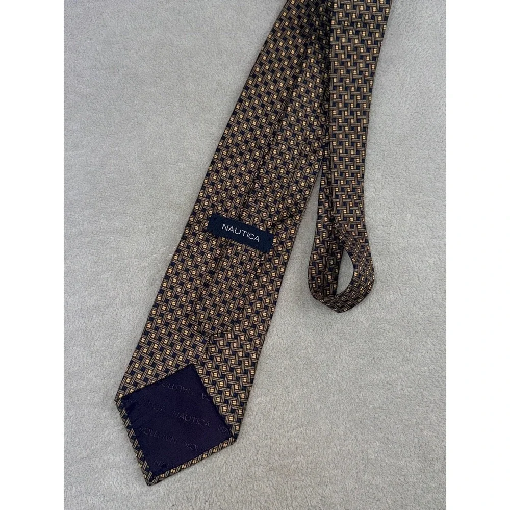 Nautica‎ Mens Silk Necktie Navy Blue Gold Geometric Basketweave Pattern Classic